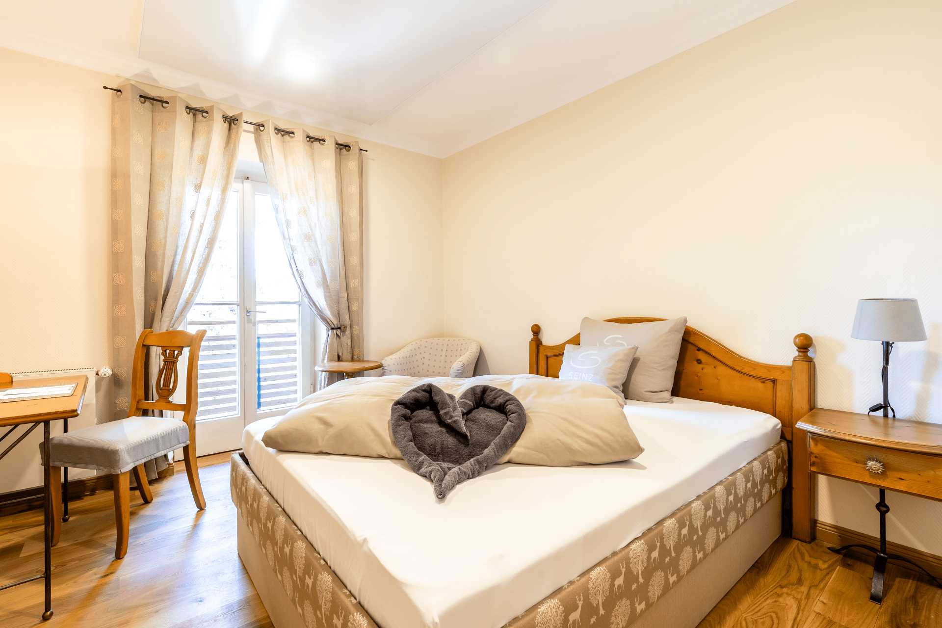 Komfort-Zimmer mit Balkontüre